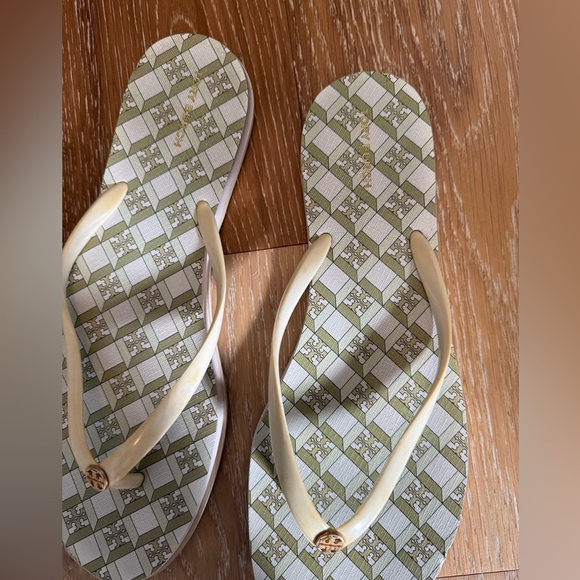 Tory Burch flip flops - Picture 4 of 9